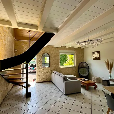 Dom wakacyjny Le Jardin De Constance, Jardin Clos, 750m Saint-Côme-de-Fresné